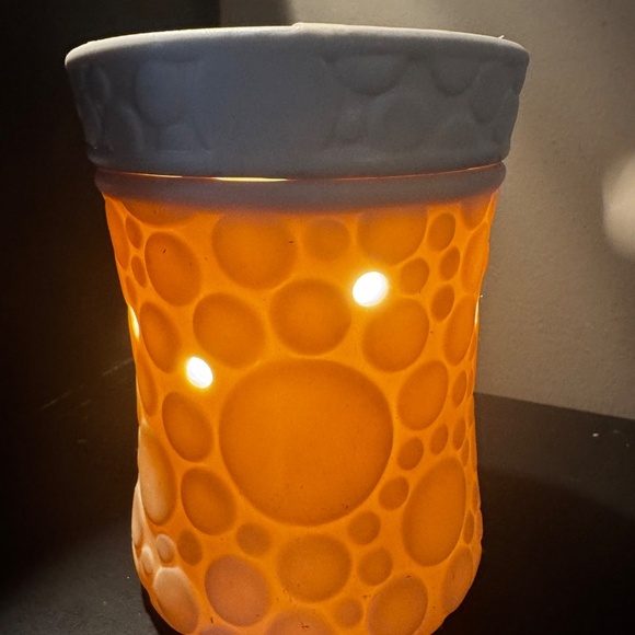 "FIZZ" Full Size White Scentsy Warmer - Picture 3 of 7
